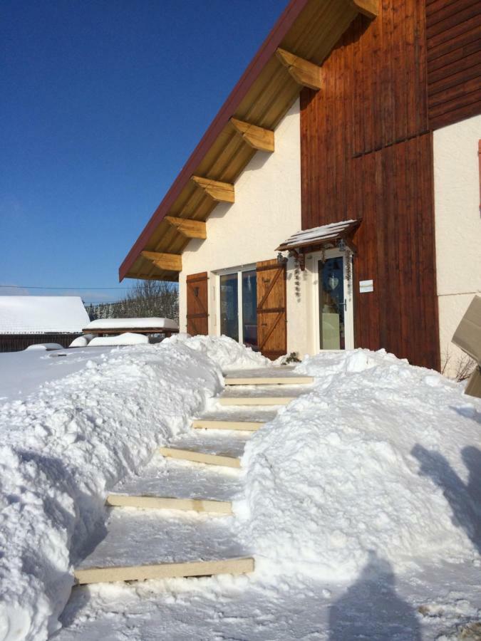 Au Charnet Bed and Breakfast Les Fourgs Exteriör bild